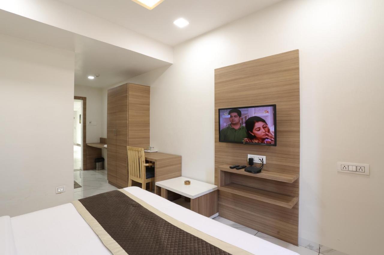 Hotel Lotus Ānand Kültér fotó