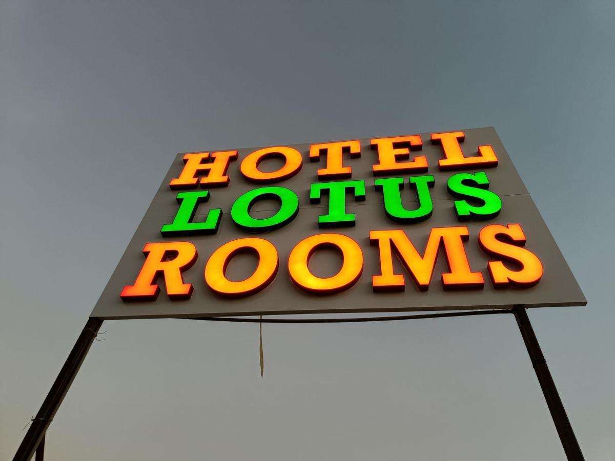 Hotel Lotus Ānand Kültér fotó